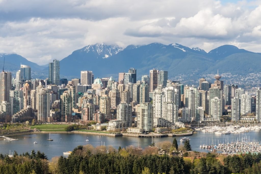 Vancouver is one of my favorite places, and I think this photo captures exactly why. The city’s vibrant downtown skyline sits perfectly against the backdrop of the North Shore Mountains, with the marina and green spaces adding a touch of nature to the urban landscape. I love how Vancouver blends city life with the beauty of the outdoors—it’s a view that never gets old.